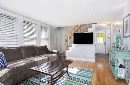 Lake Como Cottage | Pristine Lake Como/Belmar Beach Cottage - 5 blocks to Beach