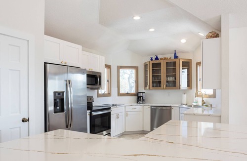 Monteray Shores House | Priv pool & Hot Tub, FREE cleaning, linens & beach towels, Super Location