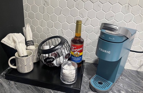 Carteret House | Private 1-bdr, 1 bath, Home Theatre, Bar, Kitchen, Near NYC