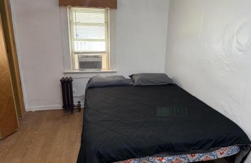 Hopelawn House | Private 1-bed house convenient to NYC bus and train