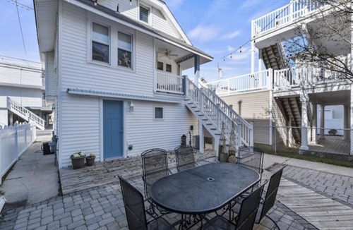 North End Condo | Private 1 bedroom condo w/loft 1 block to Beach & Boards/1 parking spot