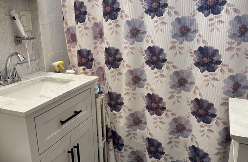 Kensington House | Private 1 bedroom & shared bath in Victorian 1920 Kensington house.