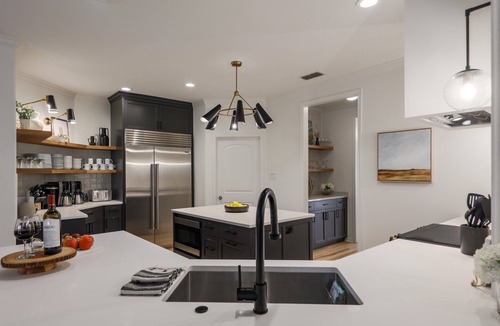 West Oak Hill House | PRIVATE | 15 Beds | POOL | SPA |Bsktball | Pool Table |Close Downtown