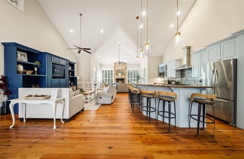 Hampstead House | PRIVATE 16+HiddenOasis! SwimPond+HotTub+Sauna+2Firepits+10ac, Pets Welcome!