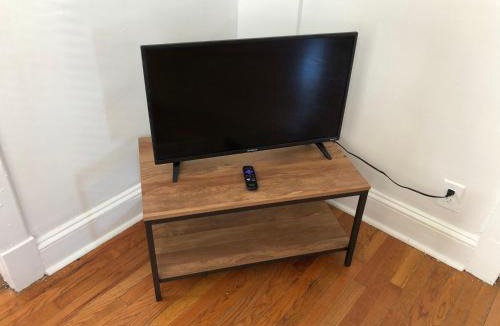 Perth Amboy Apartment | Private 2 bedroom and 1 bathroom house in a quiet area and convenient to NYC bus and train, MetLife Stadium FIFA World Cup 35 minutes away