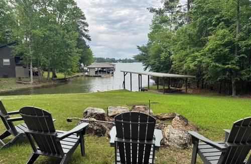 Coosa County House | Private 3BD 3BA Lake House w/bunkroom. Sleeps 11. Kayaks, lilypad, paddleboat.