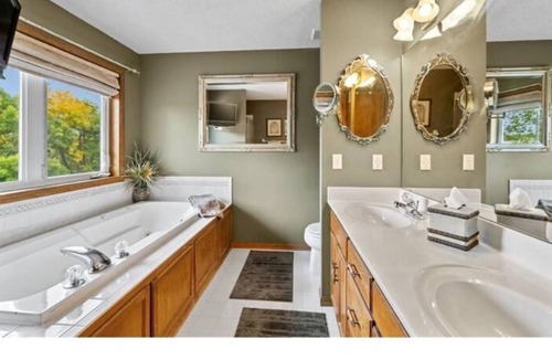 Rosemount House | Private 4 BR Home * Pool * Hot tub *Arcade
