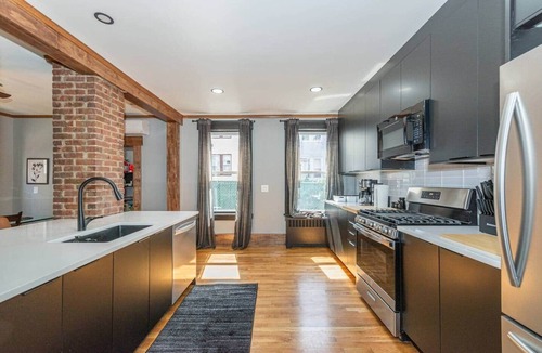 McGinley Square House | Private 4BR/3.5B Home Driveway 15 min to NYC