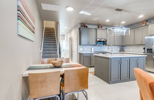 Edmond House | Private Baths - Sleeps 10 - 3BR - 2,250 Sq Ft - Nr DT Edmond