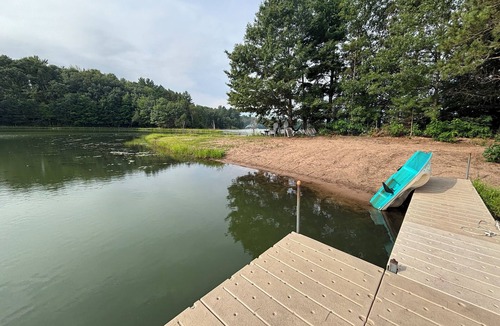 Somerset Cabin | Private beach on Pine Lake, great views, 3 spacious bedrooms and 2 living rooms