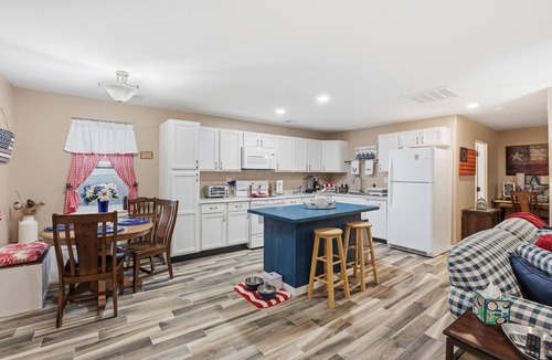 Stillwater Cabin | Private cabin on acres, mins to OSU, Tumbleweeds, Lake McMurty & pets welcome.