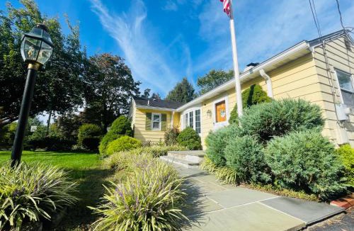 Princeton House | Private Estate, walk to Princeton downtown, 3 Bedrooms, 2 Bath, with Free Parking