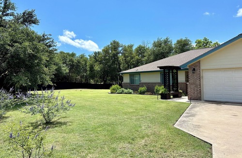 Buchanan Dam House | Private Gated Lake Buchanan Waterfront Retreat Sunset Views Hot Tub & Dogs
