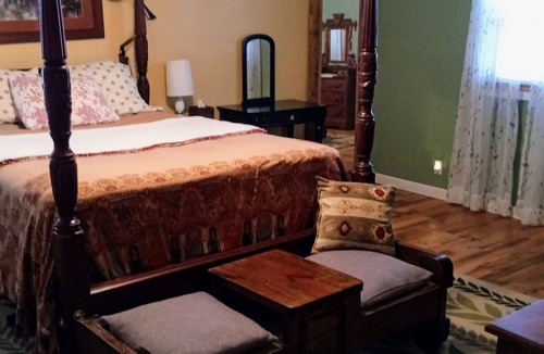 Iola House | Private house near parks and trailheads.