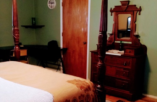 Iola House | Private house near parks and trailheads.