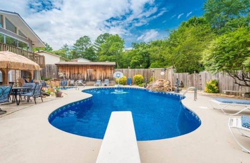 Ashley Oaks House | Private Knoxville Oasis