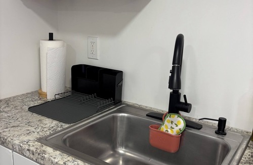 Taylors Apartment | Private/Modern Cozy studio near GSP airport &BMW