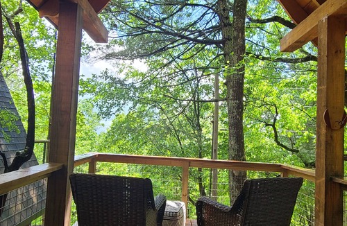 Cleveland Cabin | Private mountain cabin surrounded by Nat'l Forest! Visit wineries, hike the AT!