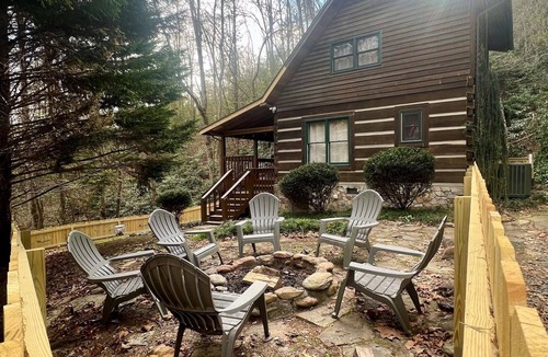 Deep Gap Cabin | Private Mountain Retreat w/Hot Tub and Fire Pit