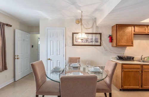 Old Town Fredericksburg Condo | Private One Bedroom Furnished Condo Sleeps 4 True Downtown Condo