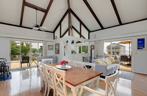 Stevensville House | Private Pool & Stunning Bay Views on Kent Island