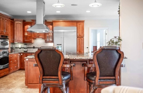 Olivia Cottage | Private Pool! Wateredge Lake House