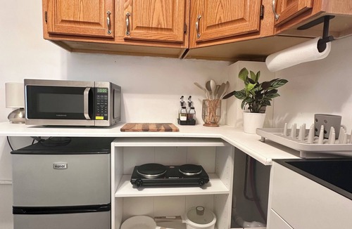 Colonia House | Private studio, Bedroom, living and bathroom, close to train to NY. Pet friendly