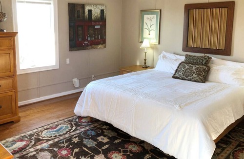 Marietta House | Private Suite. Stunning Sunsets. ATL skyline view. Huge bedroom. Luxurious bath
