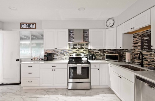 Lamar Heights Area House | Private Upper Unit Home, Pet Friendly, Min to DT