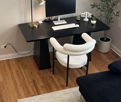 Irving Park East Apartment | Private Workspace Sleeps4 Modern Stylish Stay