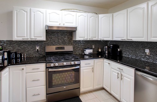 Huntcliff House | Private Yard & Gym: Classic Columbia Home