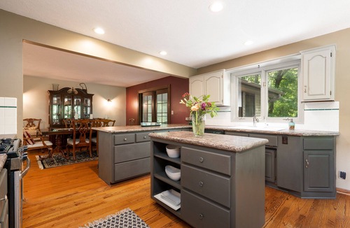 Webster House | Privated 3 acreage wood retreat near 30 Restraunts