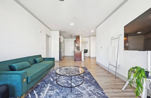 Farragut Apartment | Properties by Preston I 2Bd/2Bth Beauty