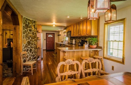 Ohiopyle Cottage | Pura Vida - Spacious Woodland Retreat