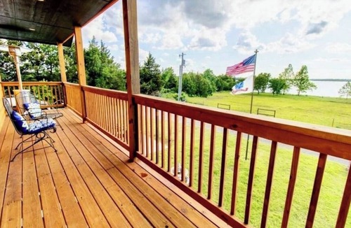 Mcloud House | Quaint 1 bed RV, sleeps 6-7 guests with AC and WiFi in McLoud , Ok.