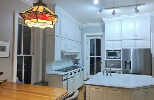 Dubuque House | Quaint 6-bedroom mansion in charming Dubuque perfect for families