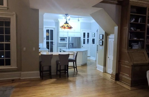 Dubuque House | Quaint 6-bedroom mansion in charming Dubuque perfect for families