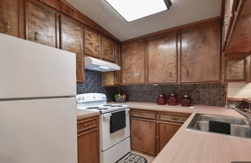 Caldwell House | Quaint Cottage Loft - 2-bedroom loft apartment located in the heart of Caldwell