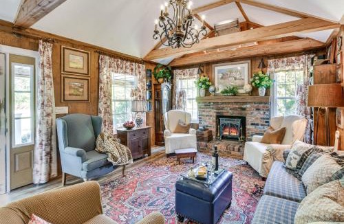 Warsaw House | Quaint Couple's Cottage in Warsaw Countryside