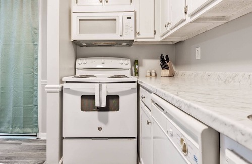 Fayetteville Apartment | Quaint Quadruplex w/Deck near Fort Bragg