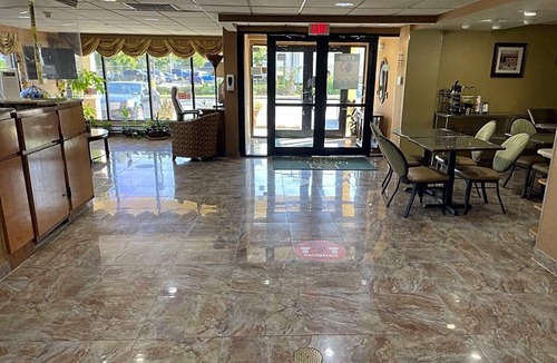 Vineland Hotel | Quality Inn Vineland - Millville