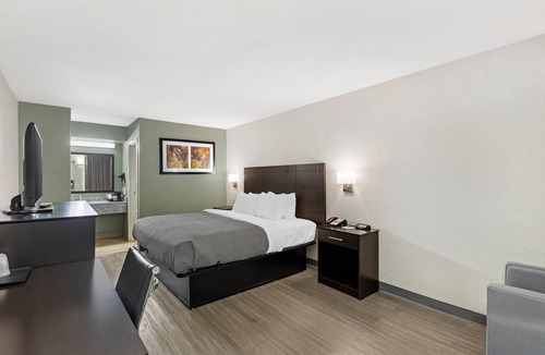 Clinton Hotel | Quality Inn Clinton - Laurens I-26