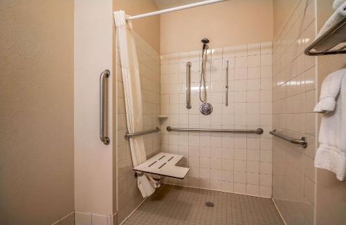 Coralville Hotel | Quality Inn Coralville - Iowa River Landing