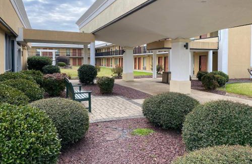 Elizabeth City Hotel | Quality Inn Elizabeth City near University