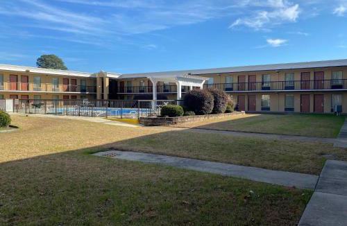 Elizabeth City Hotel | Quality Inn Elizabeth City near University