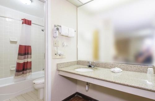 Emporia Hotel | Quality Inn Emporia