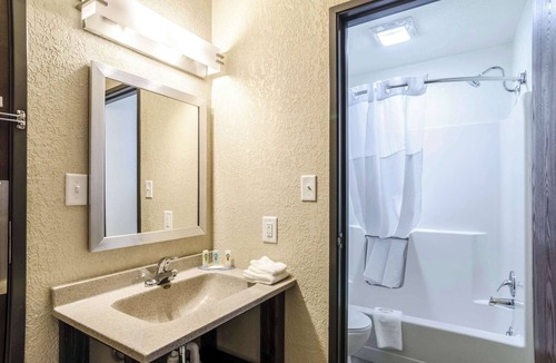 Great Bend Hotel | Quality Inn Great Bend