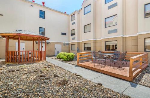 Ashley Oaks Hotel | Quality Inn Knoxville West Cedar Bluff