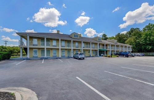 Laurinburg Hotel | Quality Inn Laurinburg