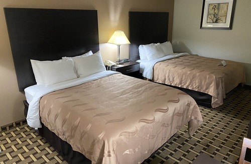 Morton Hotel | Quality Inn Morton at I-74